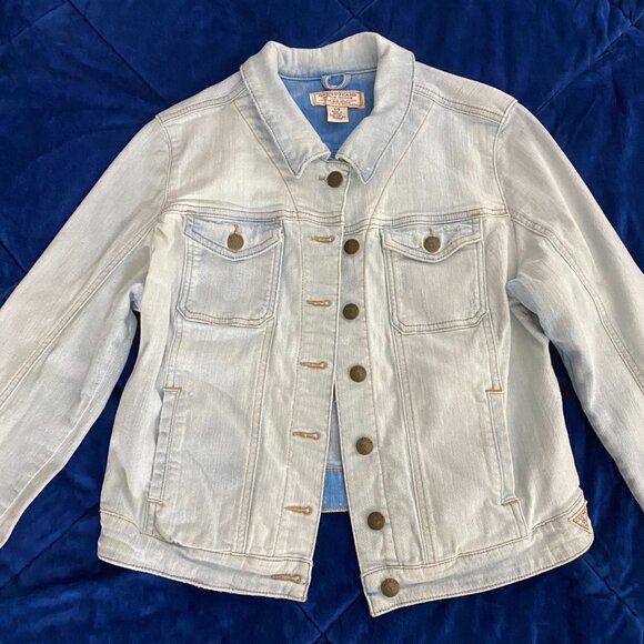 GUESS Vintage Light Wash Denim Classic Fit Jean Jacket with Buttons + Pockets - Picture 3 of 5